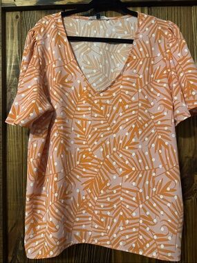 V-Neck Short Sleeve Top in Orange Leaf Print